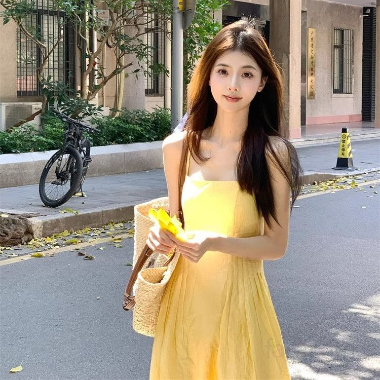 여름 민소매 롱원피스 바캉스룩 옐로우 드레스 시원한 착용감 편안한 여성 원피스 여행 필수 아이템 스타일리시한 디자인 - 상세 이미지 3