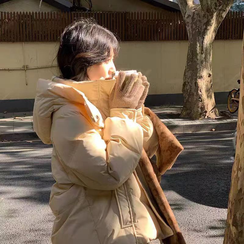 여성 경량패딩 숏자켓 가벼운 착용감 고급스러운 겨울 아우터 깔끔한 디자인 데일리룩 활용도 높은 패션 아이템 - 상세 이미지 4