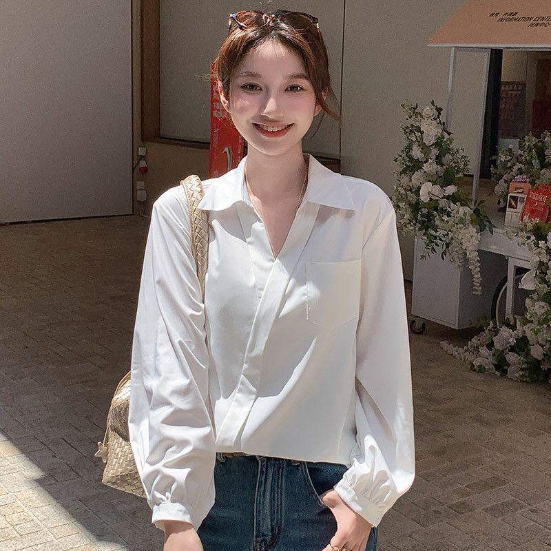 화이트 브이넥 블라우스 여성용 루즈핏 긴팔 가을 고급스러운 스타일 데일리룩 시크한 매력 편안한 착용감 실크 느낌 - 상품 이미지
