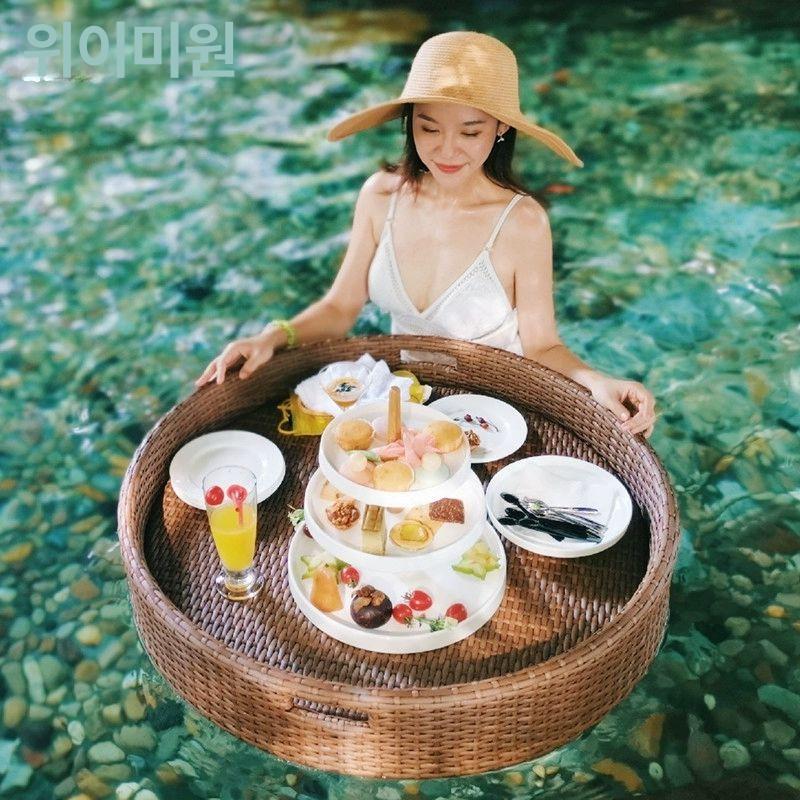 수영장 플로팅 트레이 조식 라탄 펜션 음식 플레이트 물에뜨는 풀파티 하트형 깊은 커피색 80x80X20 - 상세 이미지 2