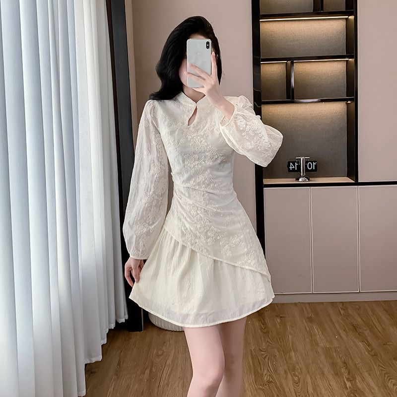 살구색 미니 자수 드레스 여성 파티룩 고급스러운 디자인 스퀘어넥 스타일 결혼식 피로연 활용 가능 산뜻한 봄여름 착용감 - 상세 이미지 4