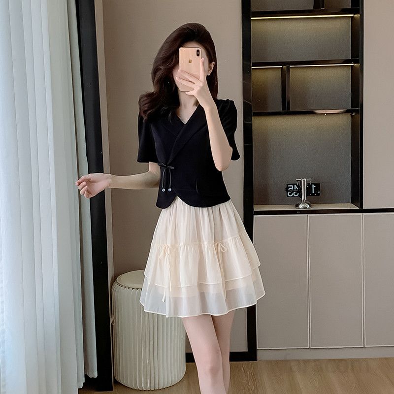 여성 여름 투피스 세트 숏 쁘띠 탑과 메시 리본 스커트 세련된 디자인 캐주얼 스타일 데일리룩 시원한 착용감 외출용 패션 아이템 - 상세 이미지 2