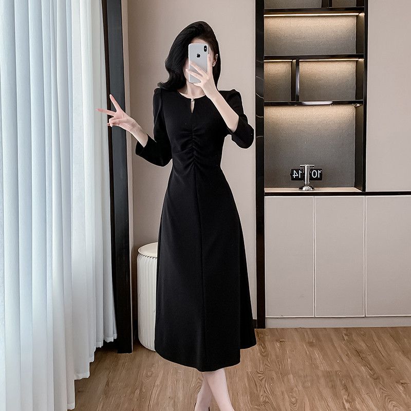 블랙 롱원피스 여성 봄 여름 플리츠 슬리밍 헵번 스타일 드레스 심플한 디자인 하객룩 오피스룩 데일리 착용감 - 상세 이미지 3