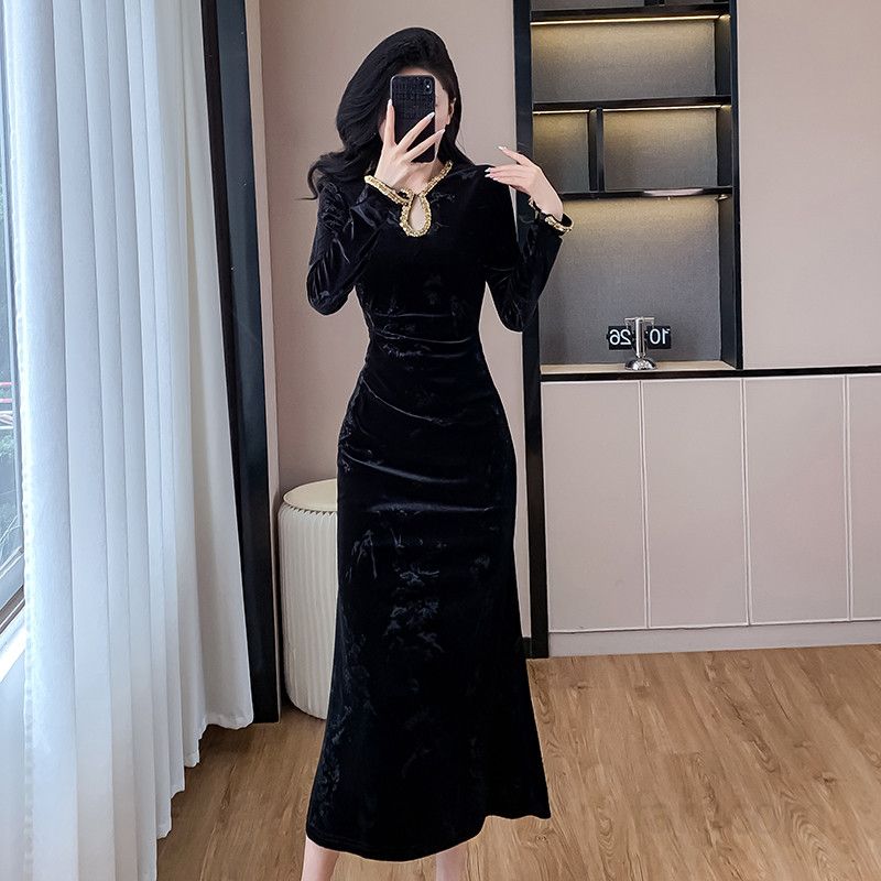 슬림핏 벨벳 롱 피쉬테일 가을 여성 머메이드 스타일 파티 드레스 우아한 실루엣 데일리 및 연말 모임용 고급스러운 디자인 - 상세 이미지 3