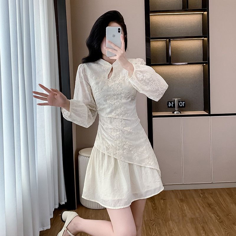 살구색 미니 자수 드레스 여성 파티룩 고급스러운 디자인 스퀘어넥 스타일 결혼식 피로연 활용 가능 산뜻한 봄여름 착용감 - 상세 이미지 2