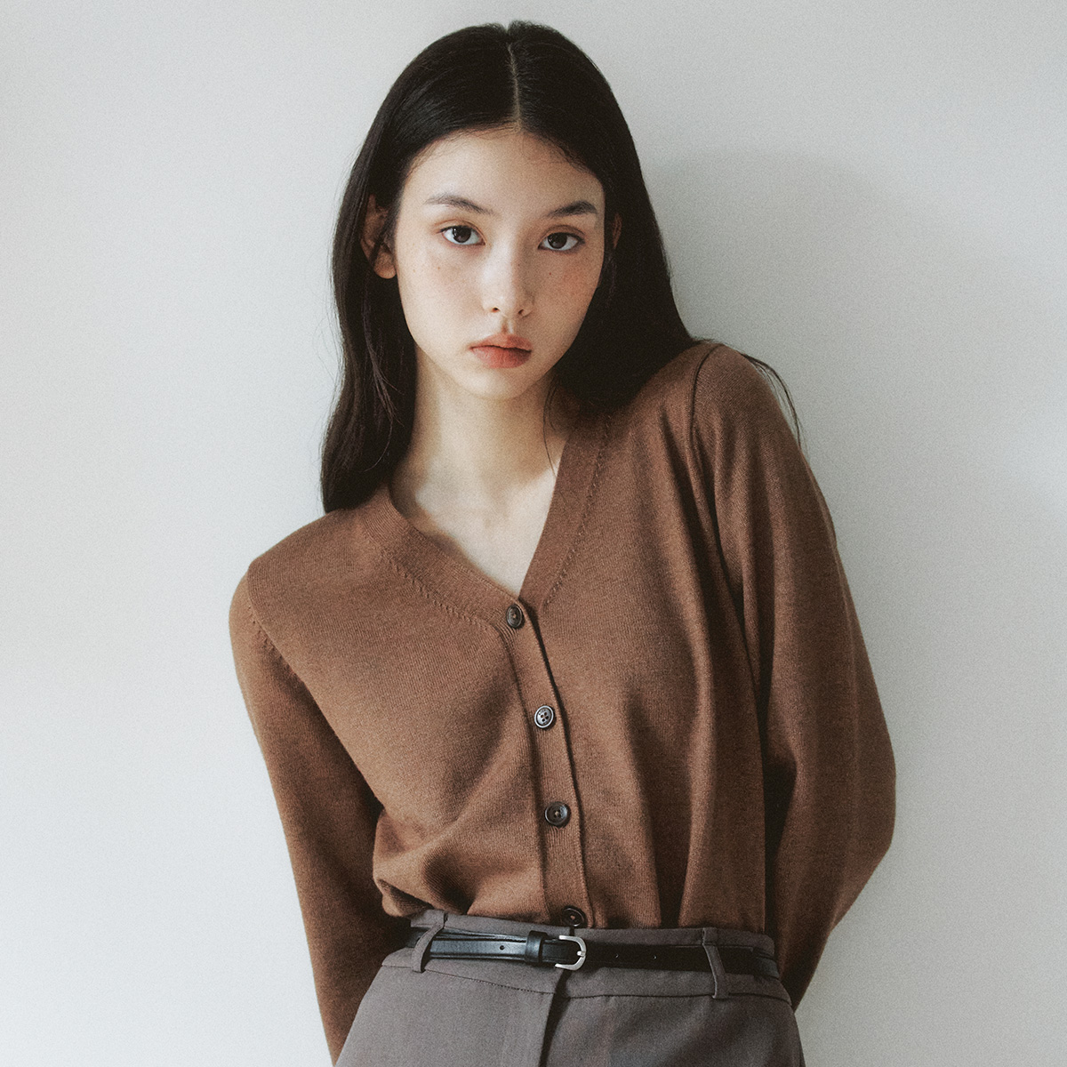 로엠 올데이 브이넥 긴팔 가디건 RMCKF49R98 - 상세 이미지 2