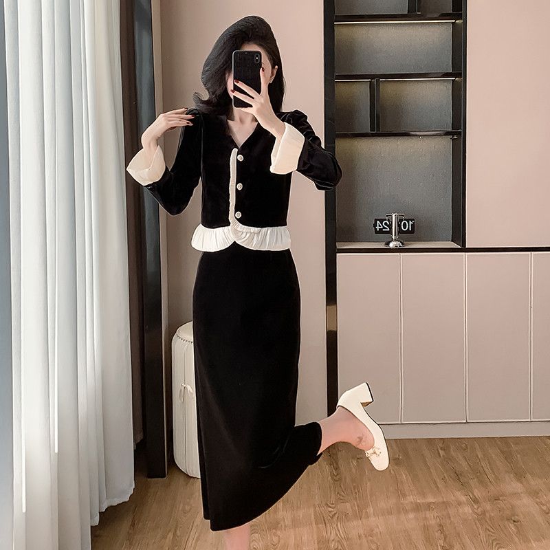 가을 벨벳 롱 원피스 여성 V넥 러플 스타일 하객룩 드레스 우아한 디자인 데일리 착용감 좋은 특별한 날 외출용 - 상세 이미지 4