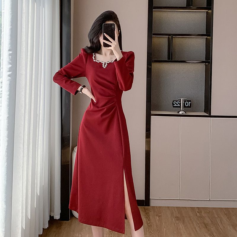 여성 가을 긴팔 롱원피스 슬림핏 엘라스틱 플리츠 드레스 세련된 스타일 하이엔드 셀러브리티 룩 데일리 착용감 우아한 디자인