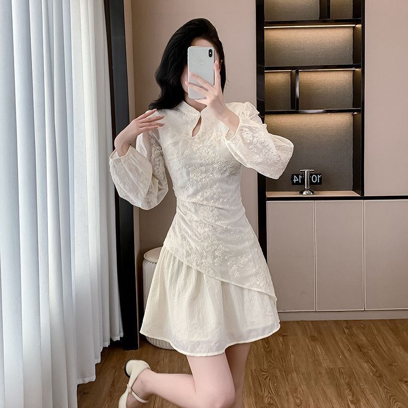 살구색 미니 자수 드레스 여성 파티룩 고급스러운 디자인 스퀘어넥 스타일 결혼식 피로연 활용 가능 산뜻한 봄여름 착용감 - 상세 이미지 3