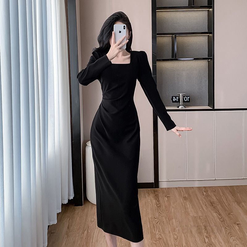 스퀘어 칼라 슬림 롱 플리츠 드레스 봄 여성원피스 심플한 디자인 하객룩 오피스룩 데일리 스타일링 가능한 착용감 좋은 플리츠 원피스 - 상세 이미지 4