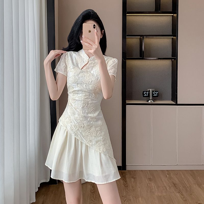 여름 여성 자수 미니원피스 상큼한 살구색 데일리룩 반팔 드레스 시원한 착용감 불규칙 패턴 여름휴양지룩 스타일링 - 상세 이미지 5