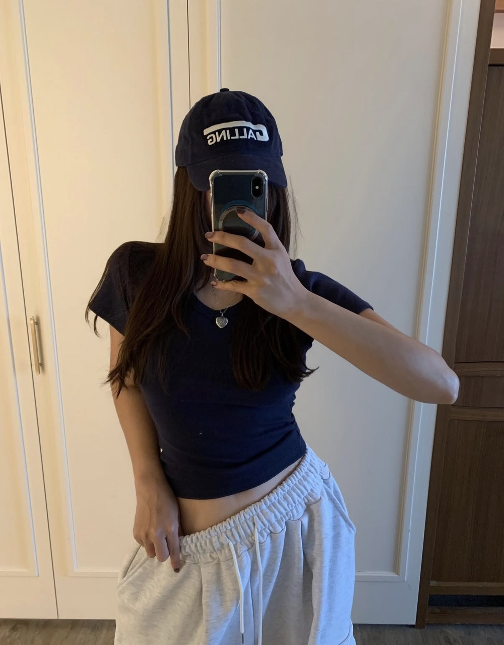 슬림 브이 라인 반팔티 쫀쫀 스판 꾸안꾸 데일리룩 - 상품 이미지