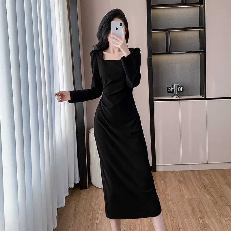 스퀘어 칼라 슬림 롱 플리츠 드레스 봄 여성원피스 심플한 디자인 하객룩 오피스룩 데일리 스타일링 가능한 착용감 좋은 플리츠 원피스 - 상세 이미지 5