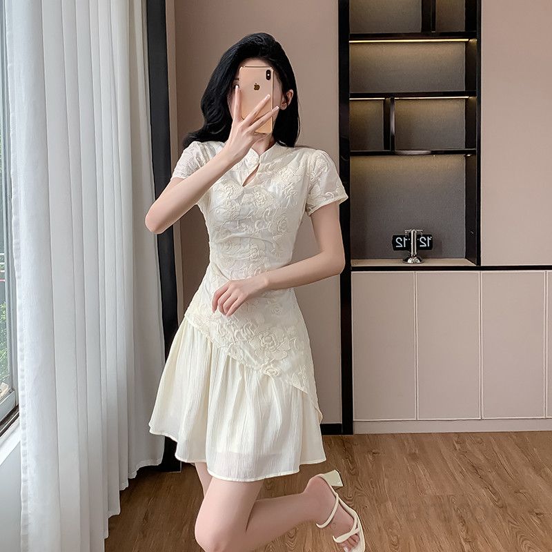 여름 여성 자수 미니원피스 상큼한 살구색 데일리룩 반팔 드레스 시원한 착용감 불규칙 패턴 여름휴양지룩 스타일링 - 상세 이미지 3
