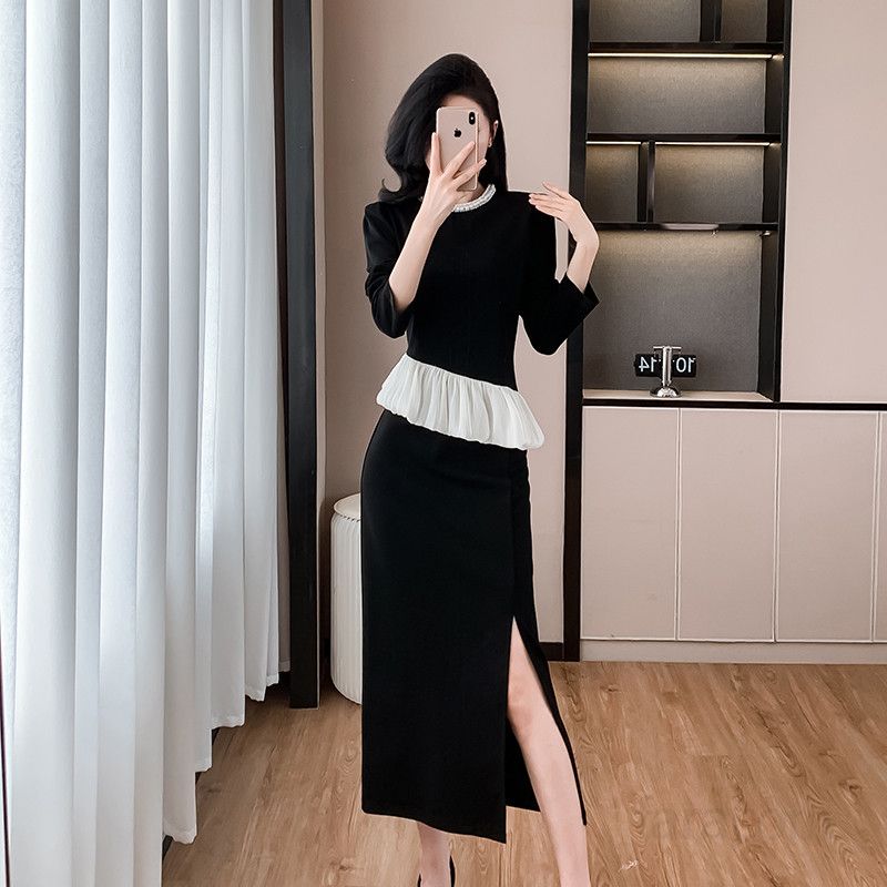 여성 블랙 진주 러플 긴팔 투피스 셋업 오피스룩 하객룩 라운드넥 스커트세트 봄 스타일 모던한 디자인 데일리룩 - 상세 이미지 3