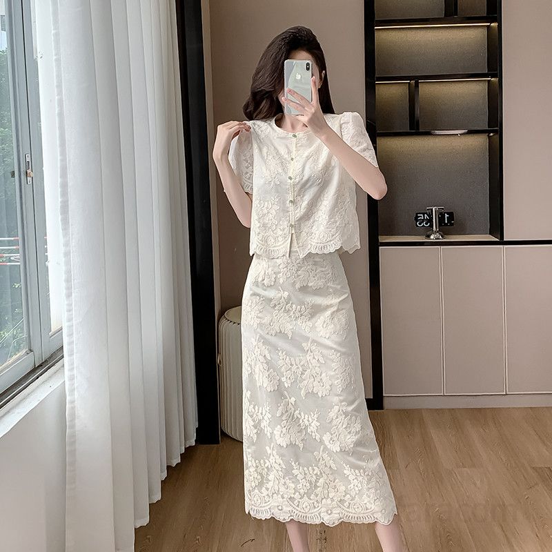 여성 자수 롱 투피스 세트 플라워 스커트 살구색 여름 우아한 슬림핏 스타일링 데일리룩 신혼여행 여성스러운 디자인 - 상세 이미지 2
