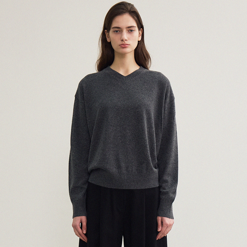 essential v-neck pullover (charcoal) - 메인 이미지