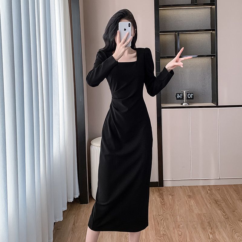 스퀘어 칼라 슬림 롱 플리츠 드레스 봄 여성원피스 심플한 디자인 하객룩 오피스룩 데일리 스타일링 가능한 착용감 좋은 플리츠 원피스 - 상세 이미지 2