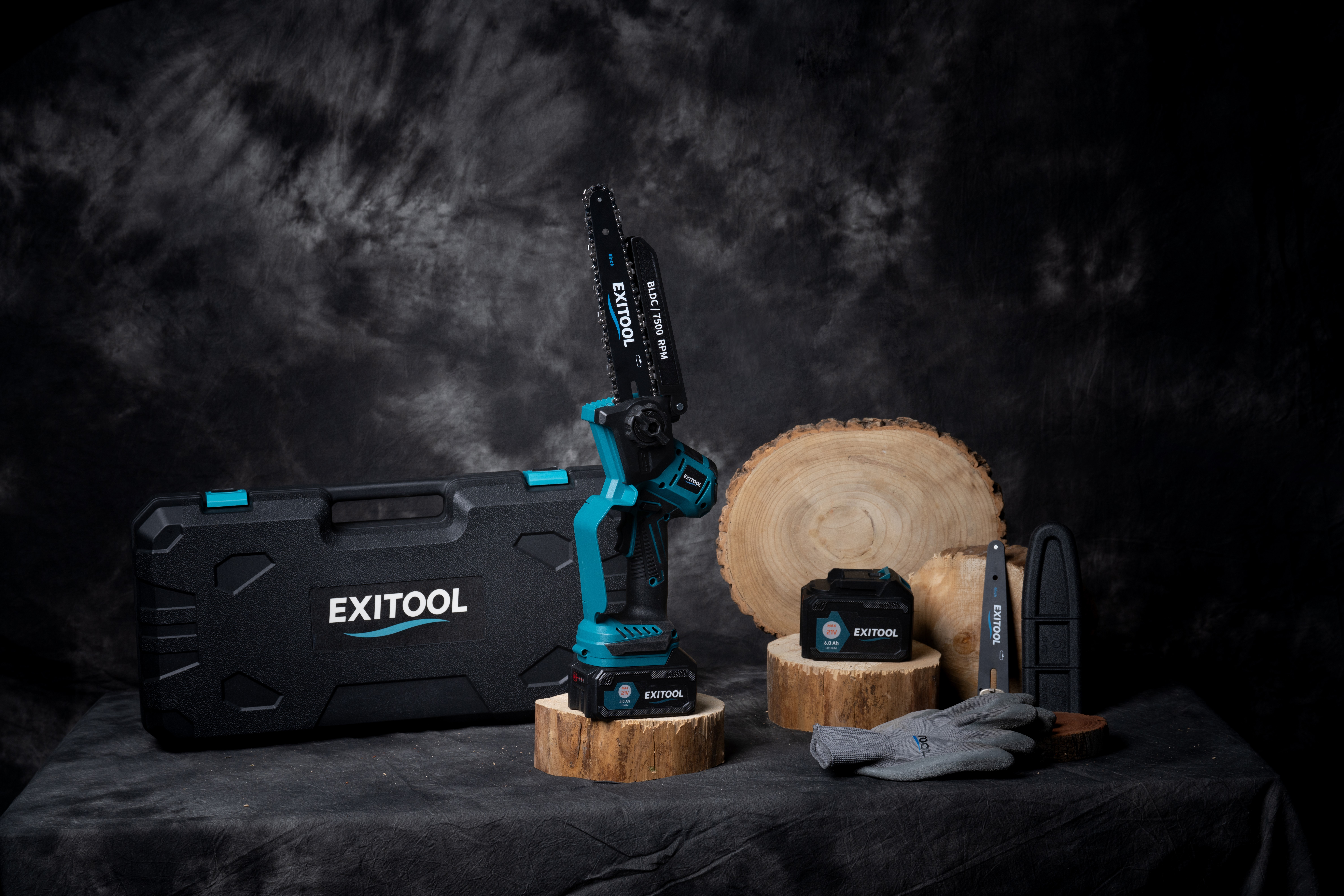 엑시툴 무선 전기톱 충전식 소형 전동 미니 충전 체인톱 20cm 4.0Ah 풀세트