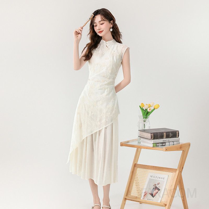여성 여름 자수 롱드레스 우아한 중국풍 디자인 바캉스룩 여행용 시원한 착용감 민소매원피스 스타일 매력적인 여름원피스 - 메인 이미지