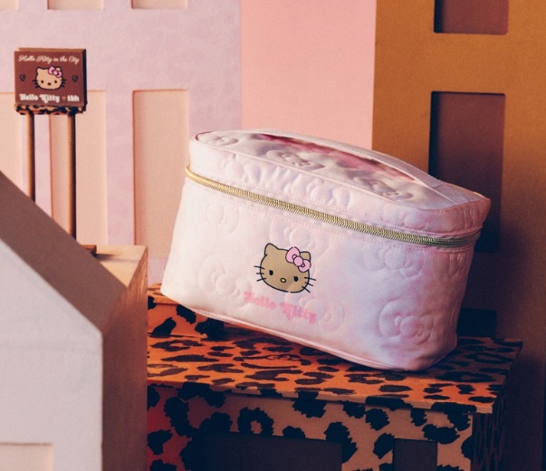 헬로키티 화장품 파우치 퀼팅 여행용 태닝키티 Hello Kitty - 메인 이미지