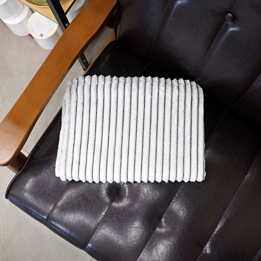 극세사 담요 비행기 차량용 무릎담요 여름 겨울 캠핑 차박 쇼파 이불 블랙, 70x100cm