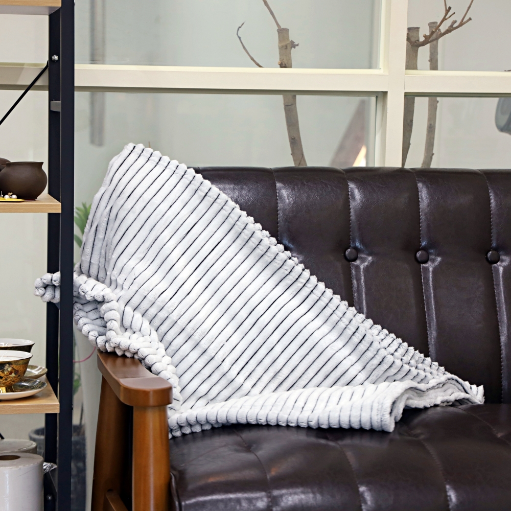 극세사 담요 비행기 차량용 무릎담요 여름 겨울 캠핑 차박 쇼파 이불 블랙, 100x150cm