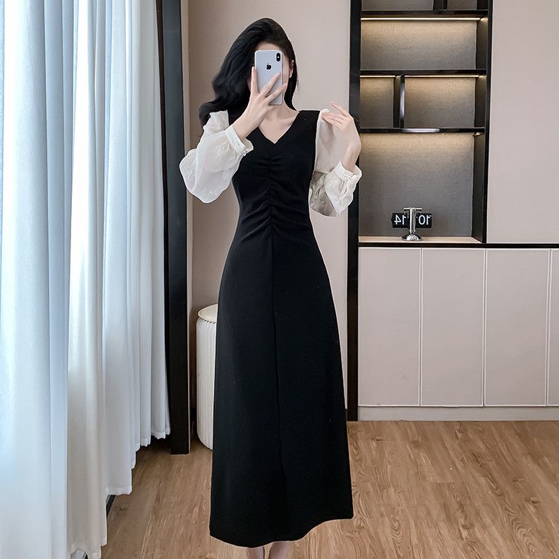 가을 V넥 플리츠 슬리밍 롱드레스 여성 데일리 심플한 디자인 하객룩 스타일링 외출용 편안한 착용감 - 상세 이미지 2
