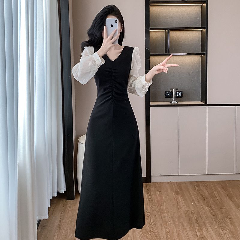가을 V넥 플리츠 슬리밍 롱드레스 여성 데일리 심플한 디자인 하객룩 스타일링 외출용 편안한 착용감 - 상세 이미지 3