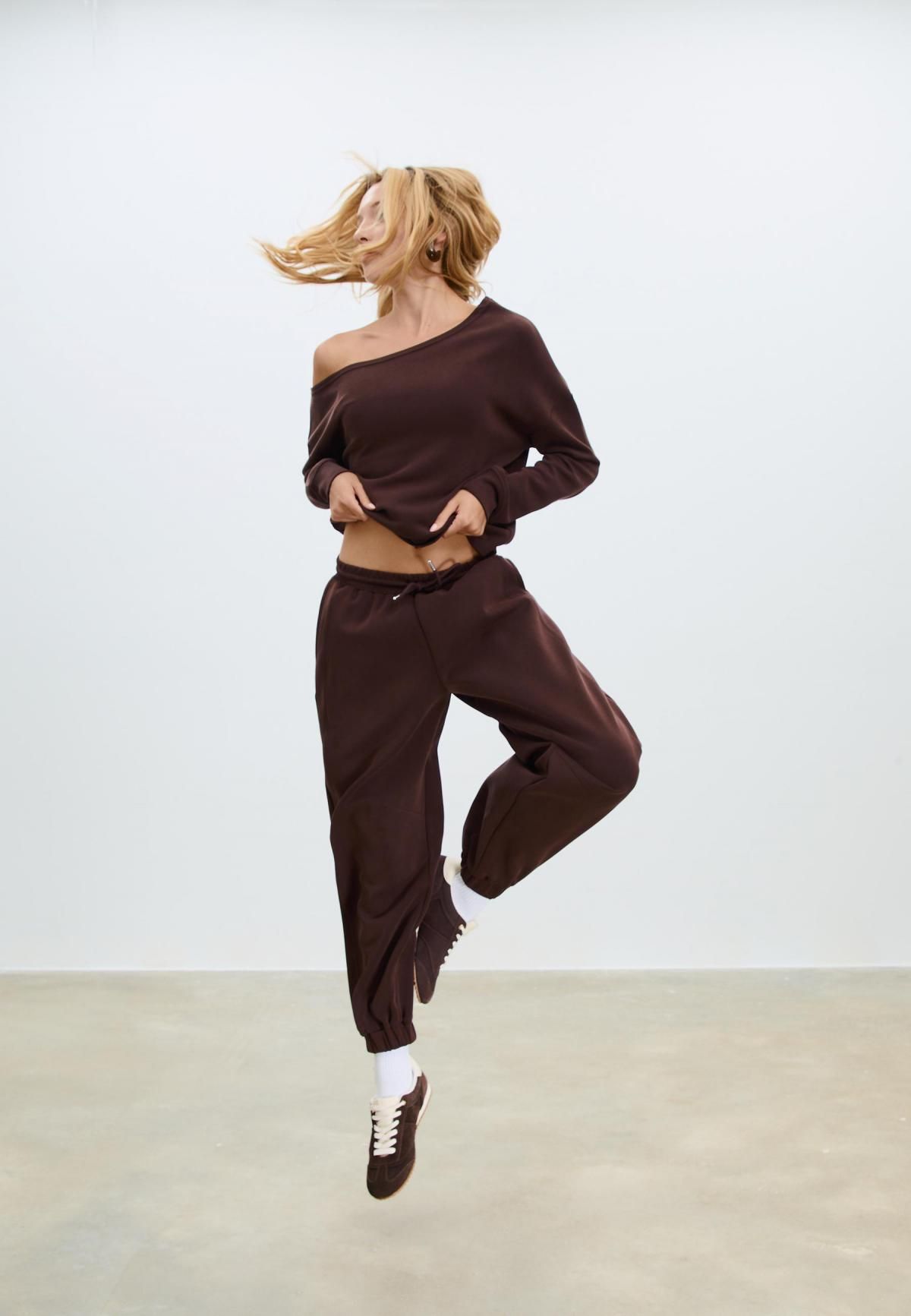 스트라디바리우스 소프트 모달 오프숄더 긴팔 스웨트셔츠 8724/371 BROWN - 상세 이미지 4