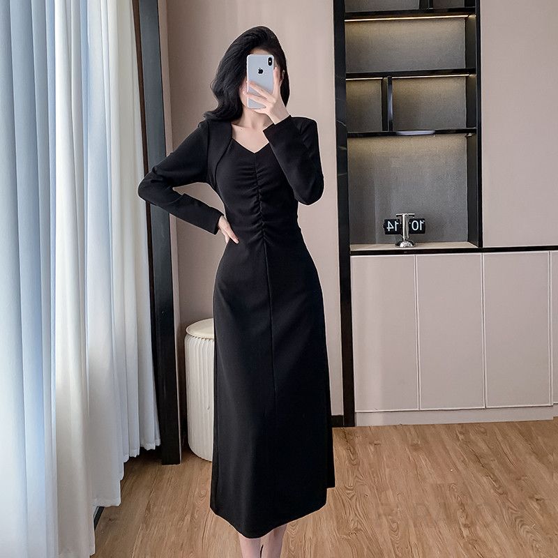 가을 플리츠 롱드레스 프렌치 V넥 슬리밍 디자인 여성 원피스 심플하고 세련된 스타일 데일리 외출용 하객룩 적합 - 상세 이미지 4