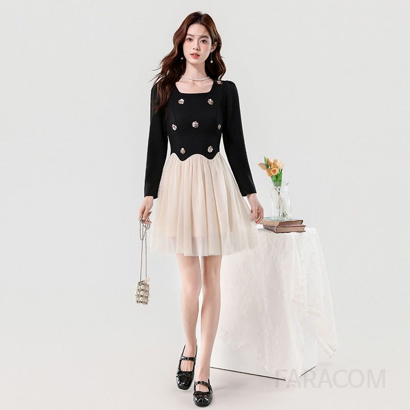 가을 여성 스퀘어 칼라 메쉬 디자인 롱 드레스 플라워 패턴 스타일링 하객룩 오피스 캐주얼 모던한 분위기 연출 - 상세 이미지 4