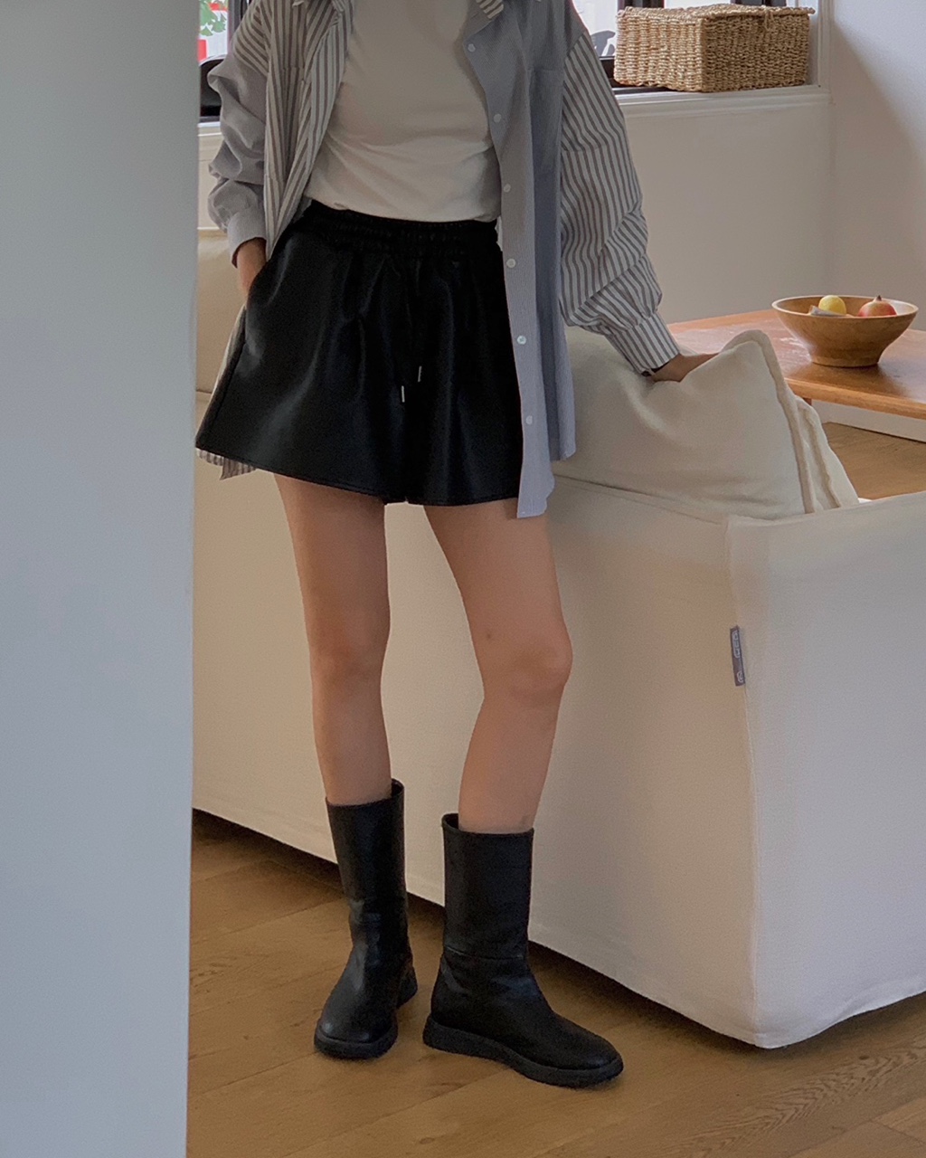 플레어 밴딩 가죽 반바지 레더 숏팬츠 가을코디 필수템 - 상세 이미지 2