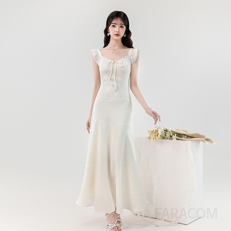 여름 롱 드레스 프렌치 스퀘어 칼라 레이스업 리본 하이엔드 스타일 여성 원피스 시원한 착용감 바캉스룩 휴양지 패션 문라이트 디자인 - 상품 이미지