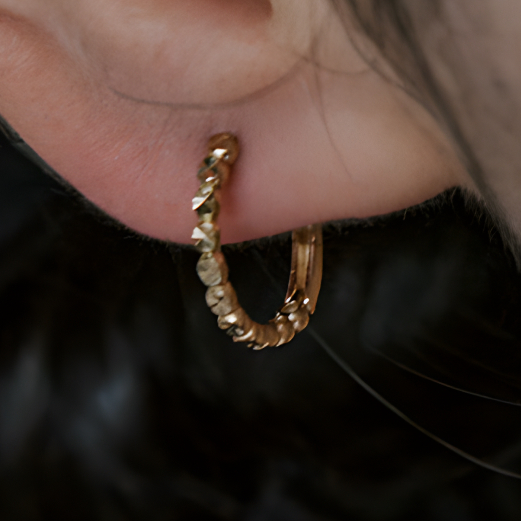 14K 헬레 와이드 컷팅 원터치 귀걸이 컷팅 데일리 링 귀걸이