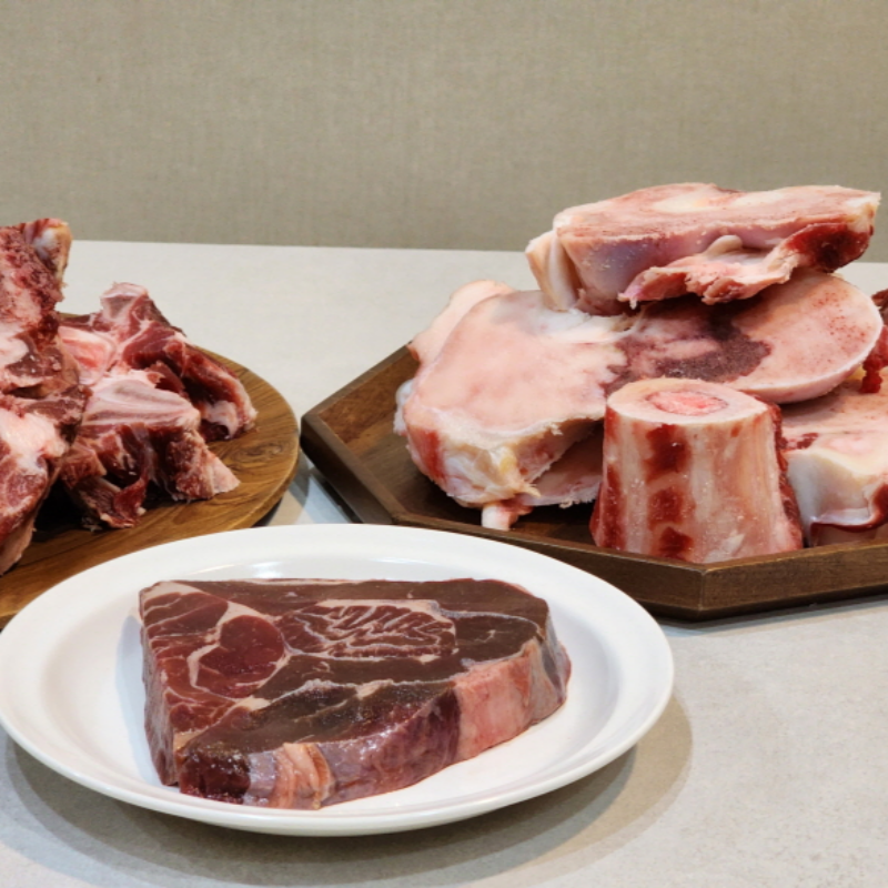 자연가득 1등급 한우 사골세트 총 4.2kg / 사골 2kg / 잡뼈 2kg / 사태 200g - 메인 이미지