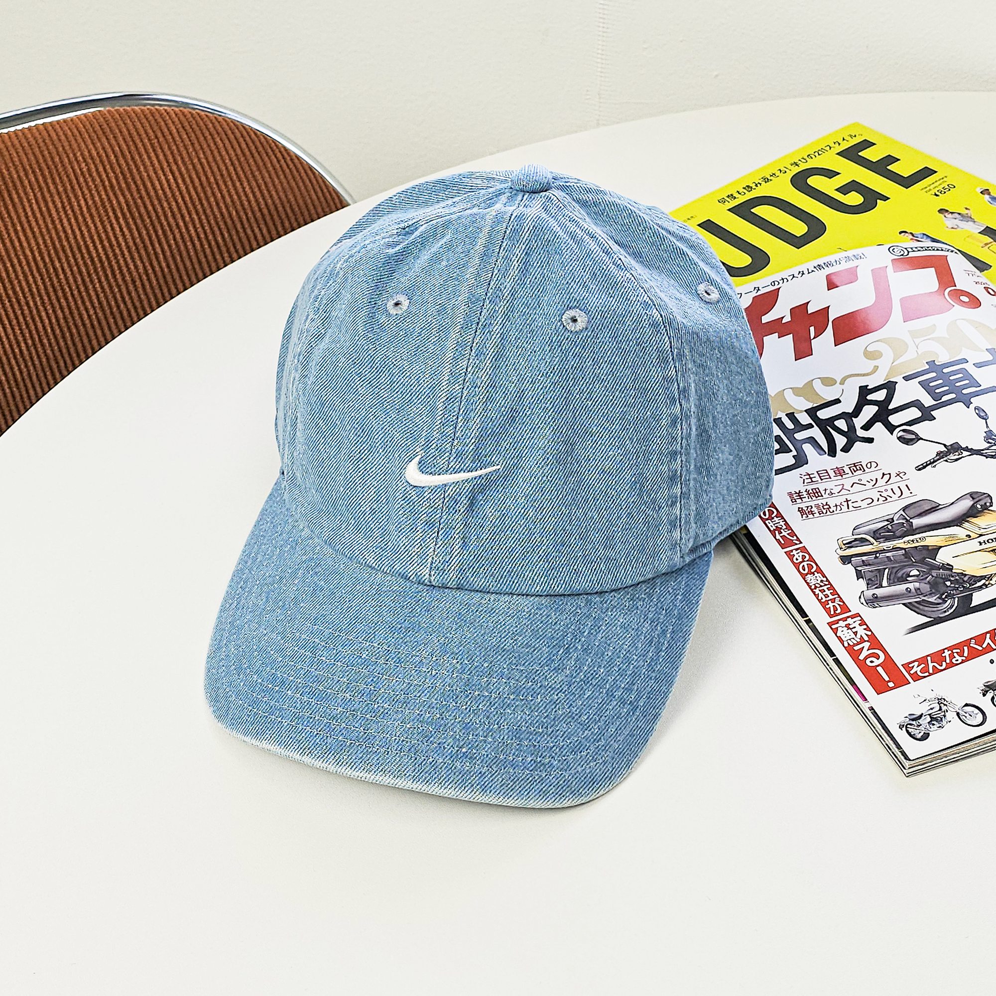 나이키 스우시 빈티지 연청 데님 볼캡 야구 모자