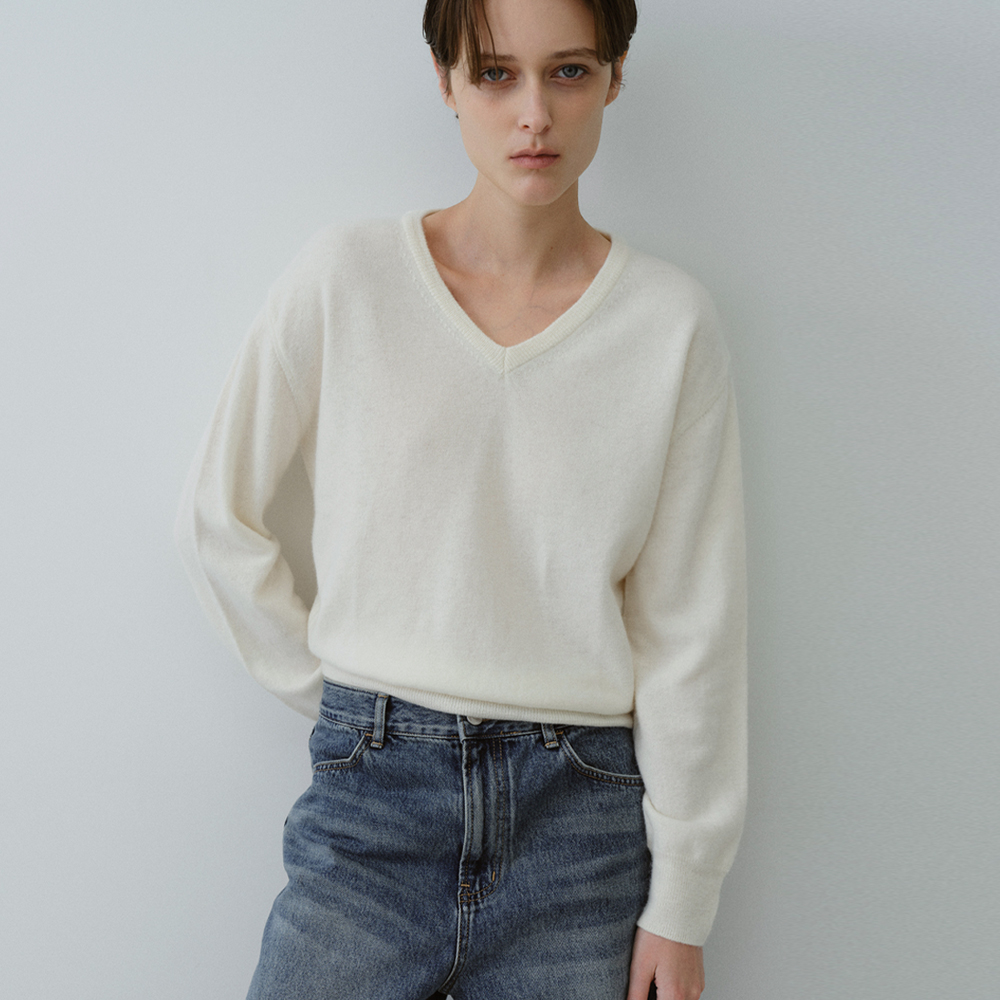 [블루브릭] Basic wool v-neck knit (ivory) - 상품 이미지