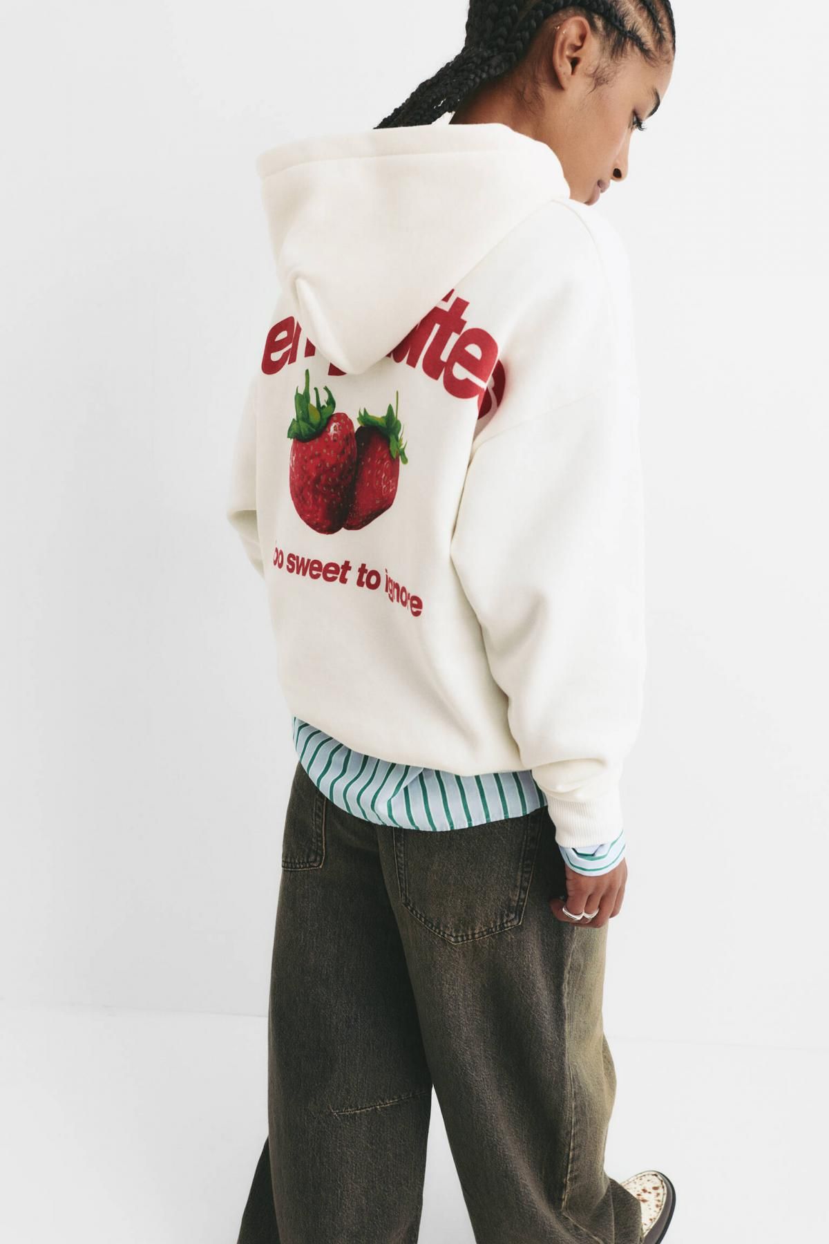 풀앤베어 딸기 그래픽 코튼 화이트 후드티 7560/341 ICE - 상세 이미지 4