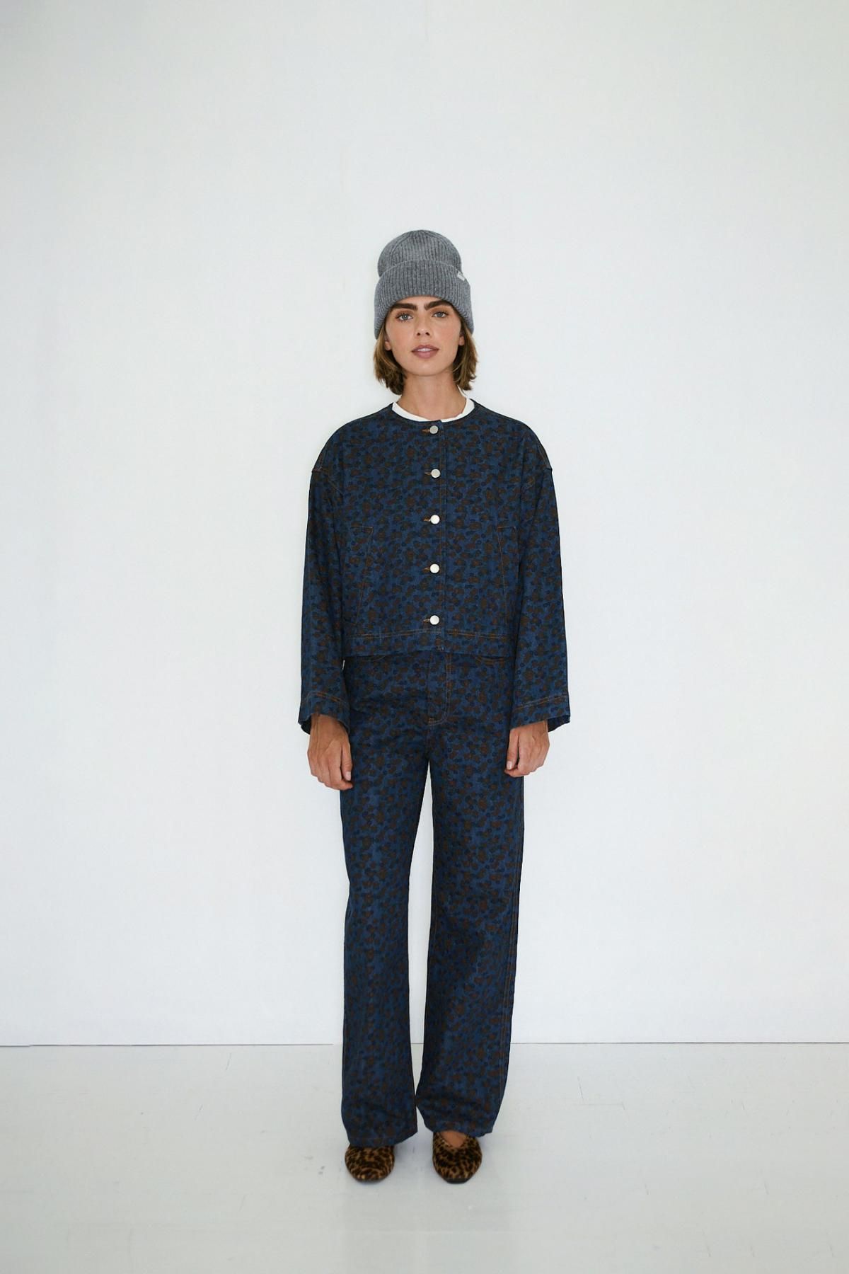 타이니코튼 딥인디고 버튼 크롭 데님 라운드넥 재킷 AW25-714KD7 ONE COLOR - 상세 이미지 3