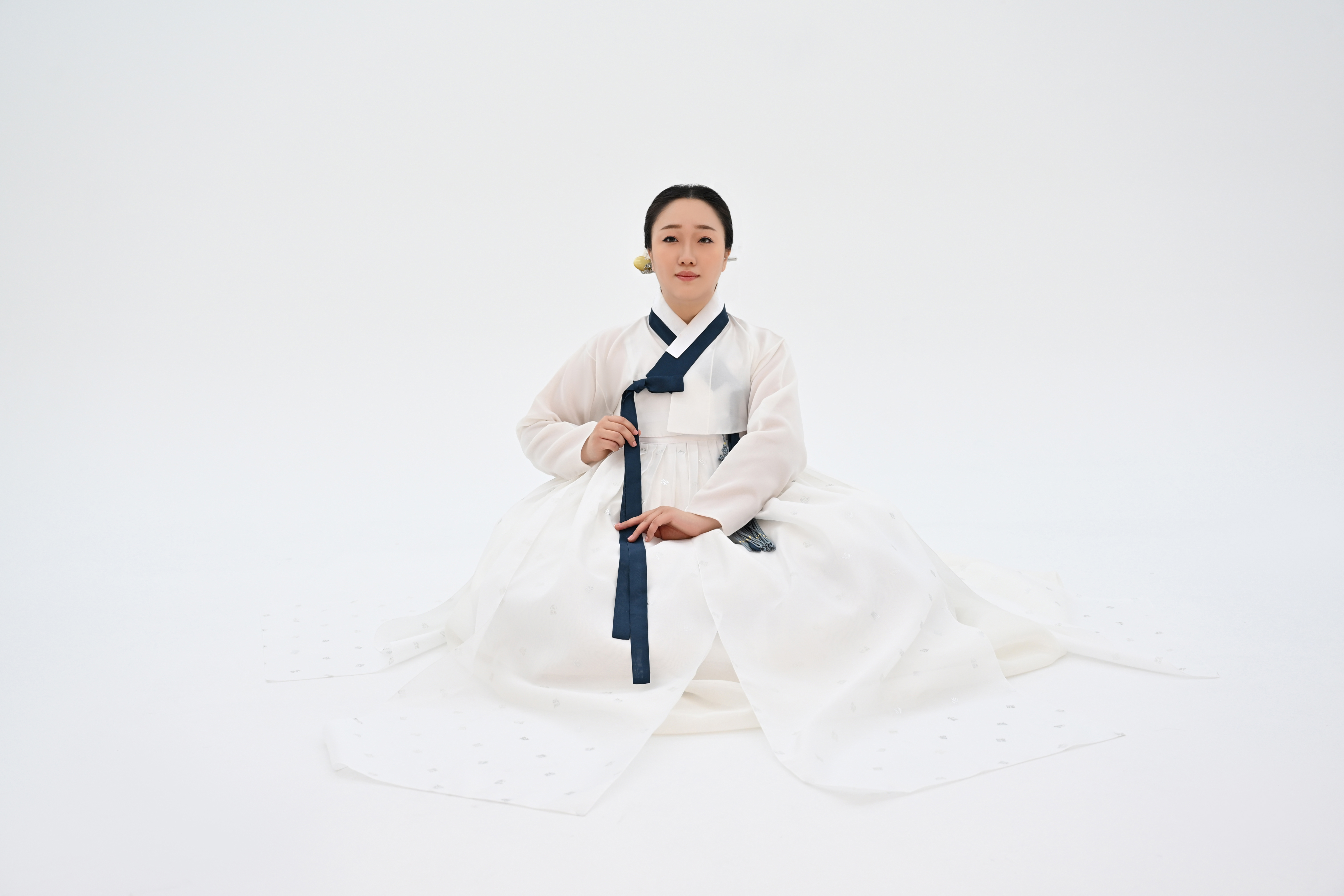 [맞춤한복] 지백색 저고리와 치마 한복세트 촬영 스냅 결혼식 신부 혜여한복 이미지 7