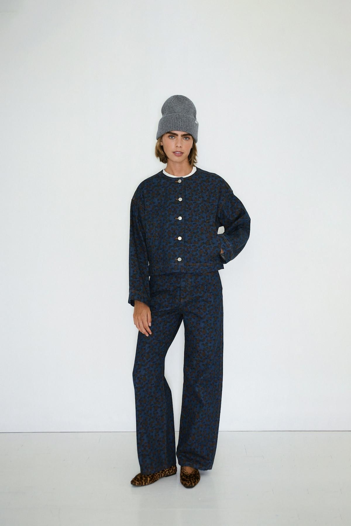 타이니코튼 딥인디고 버튼 크롭 데님 라운드넥 재킷 AW25-714KD7 ONE COLOR - 상세 이미지 5