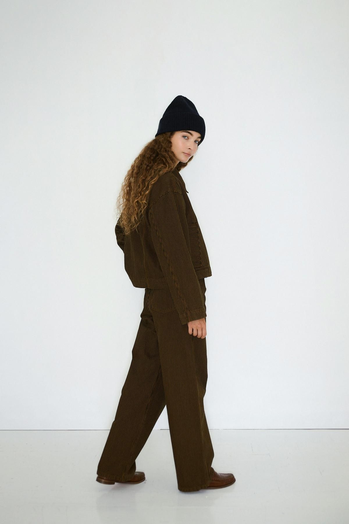 타이니코튼 브라운 스트라이프 크롭 데님 재킷 AW25-704S36 ONE COLOR - 상세 이미지 4