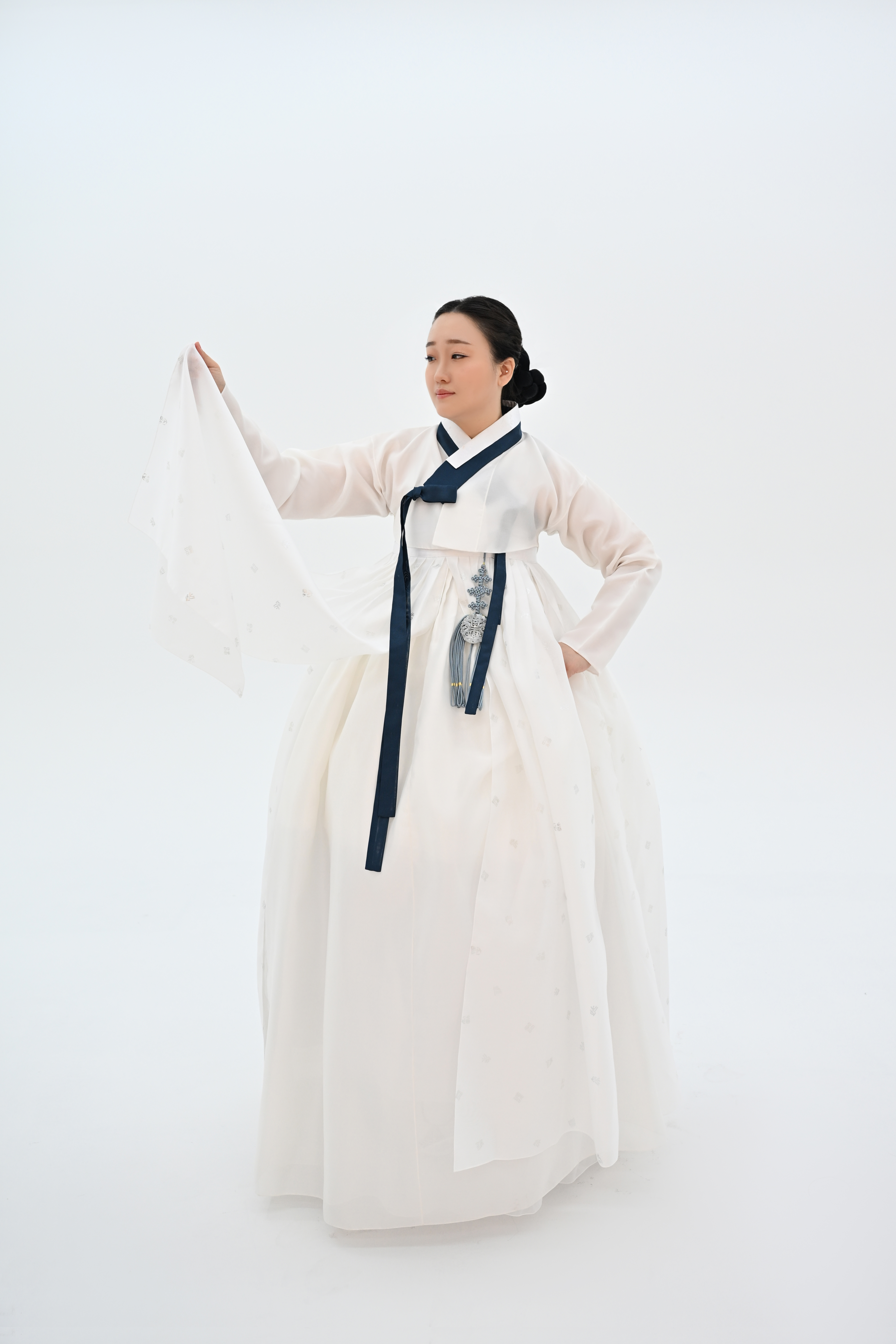 [맞춤한복] 지백색 저고리와 치마 한복세트 촬영 스냅 결혼식 신부 혜여한복 - 상세 이미지 5