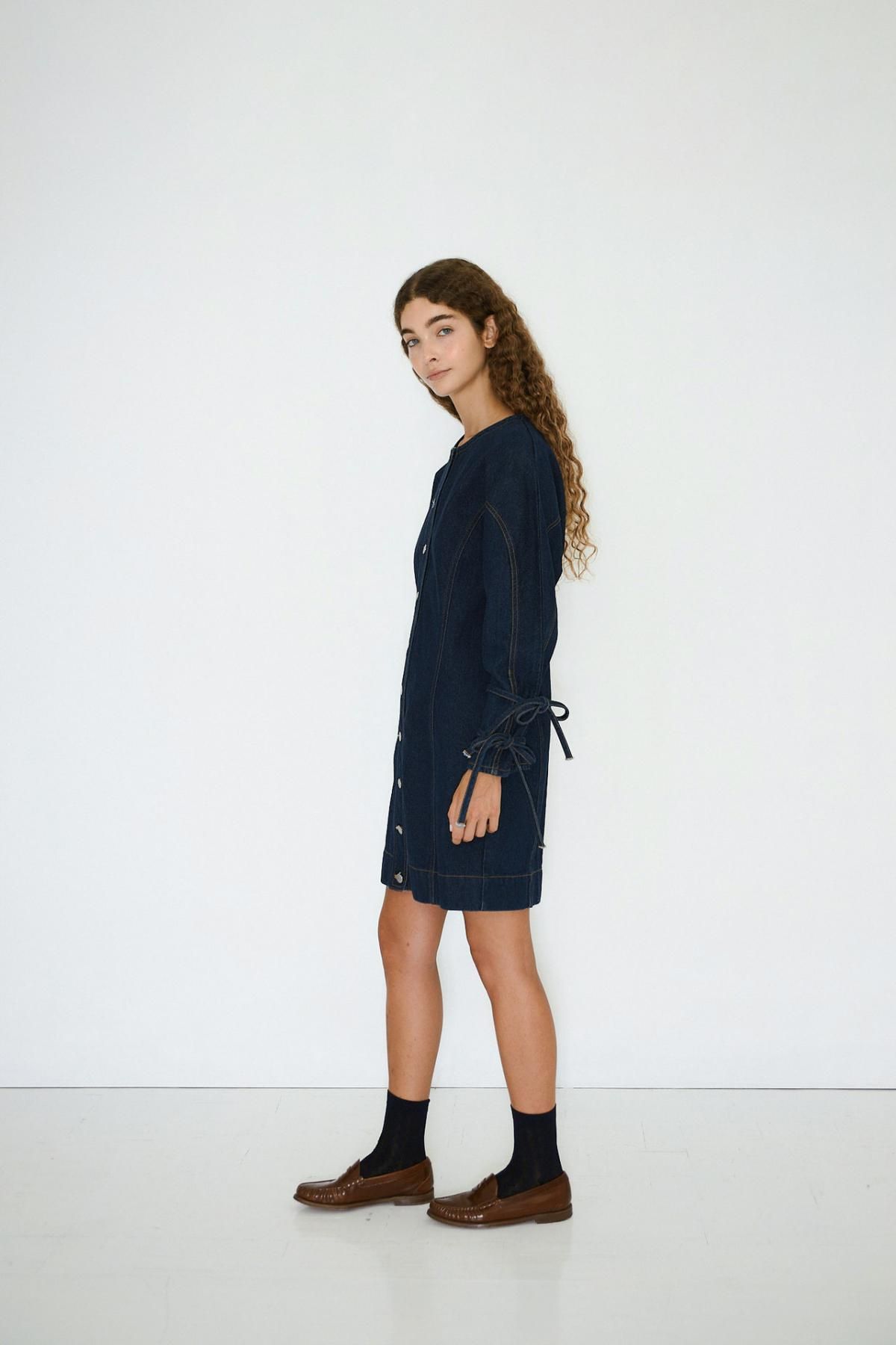 타이니코튼 데님 리본 디테일 네이비 미니 원피스 AW25-771107 ONE COLOR - 상세 이미지 4