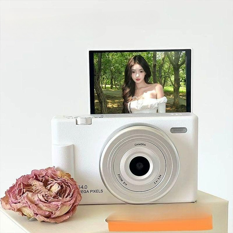 입문자용카메라 동영상촬영 미러리스 학생용 컴팩트 카메라 휴대용 여행용 심플화이트 4800만 셀카+비디오+8배 64G 대용량 메모리 2만장촬영가능 - 상품 이미지