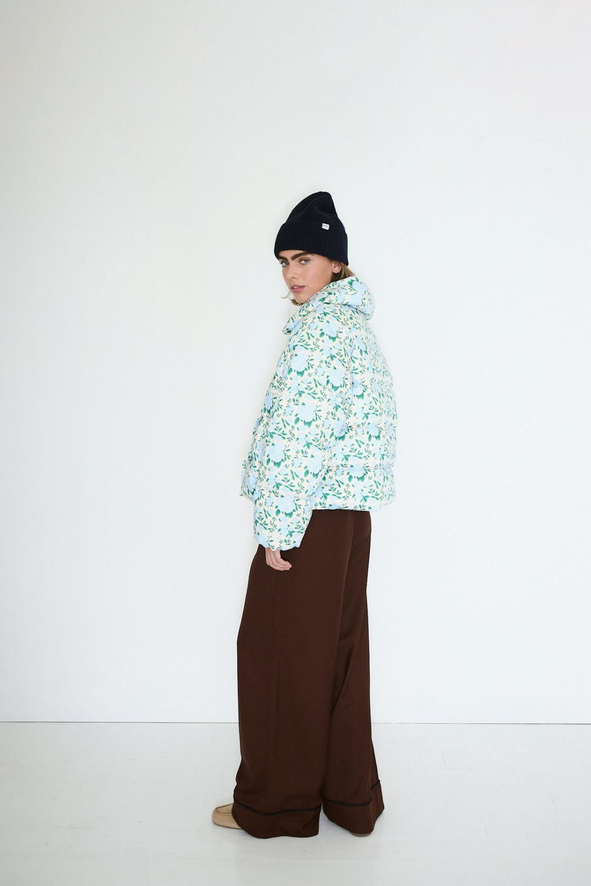타이니코튼 라이트크림 플라워패턴 크롭 재킷 AW25-754103 ONE COLOR - 상세 이미지 4