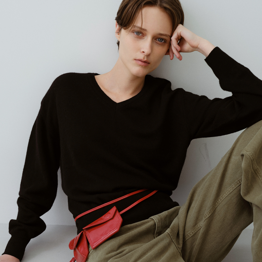[블루브릭] Basic wool v-neck knit (black) - 상품 이미지