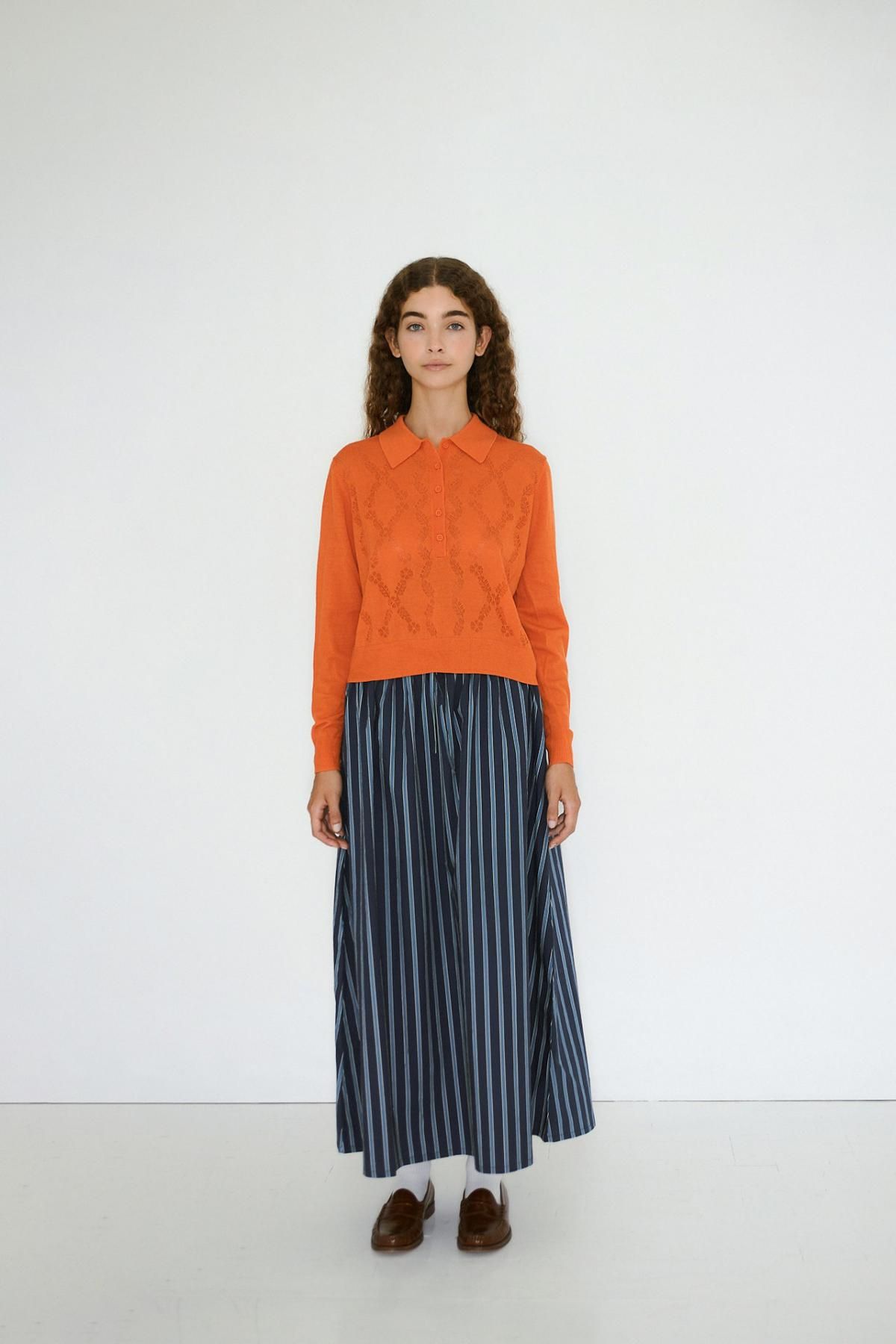 타이니코튼 볼륨 스트라이프 네이비 미디 스커트 AW25-631107 ONE COLOR - 상세 이미지 3