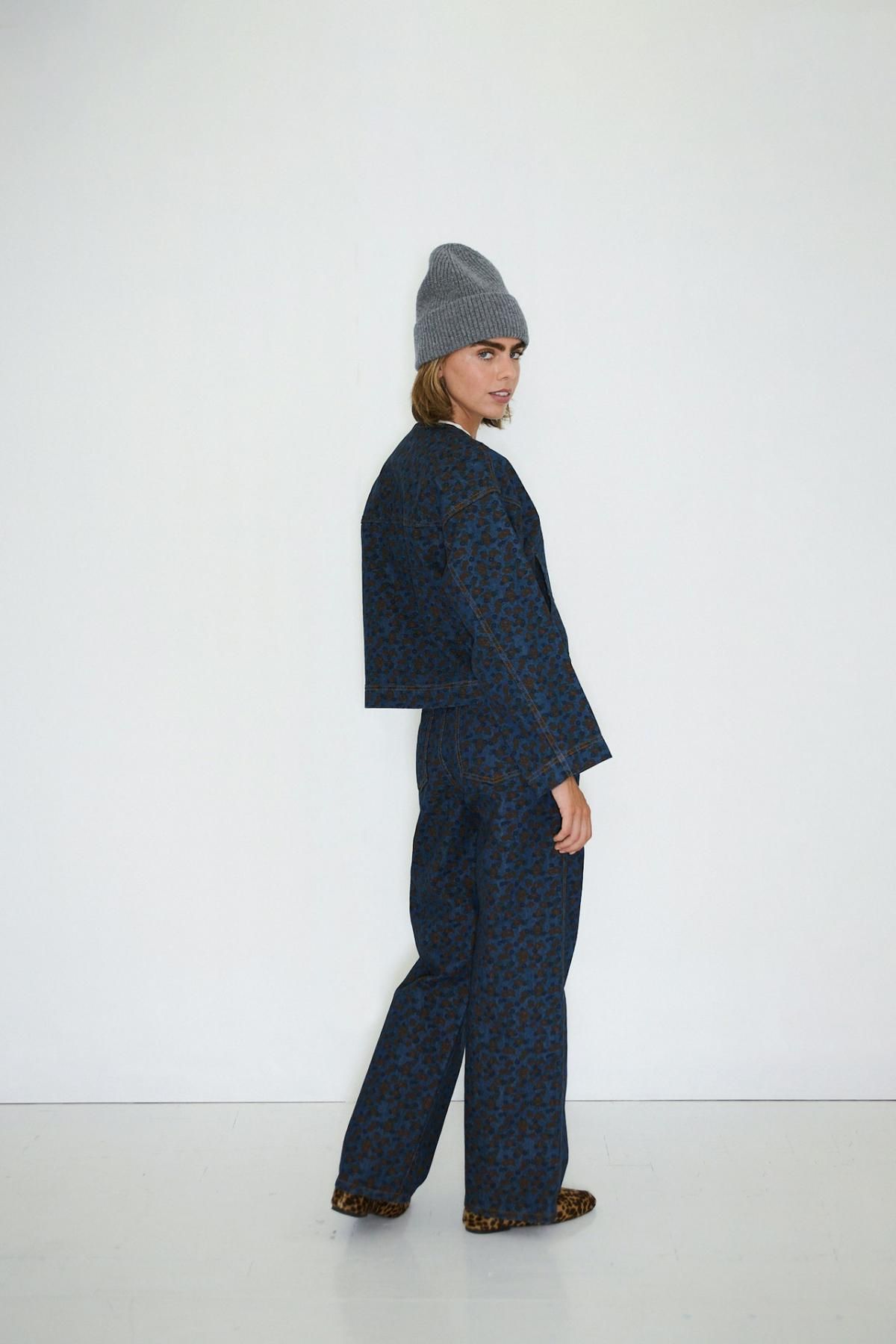 타이니코튼 딥인디고 버튼 크롭 데님 라운드넥 재킷 AW25-714KD7 ONE COLOR - 상세 이미지 4